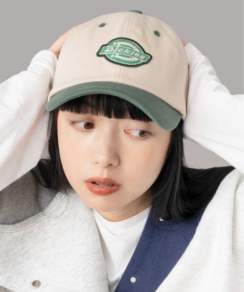 Casselini（キャセリーニ）の「【Dickies × Casselini】ラインストーンロゴキャップ（キャップ・レディース・ボルドー/ホワイト/ブラウン/チャコール・FREE）」の2枚目の写真