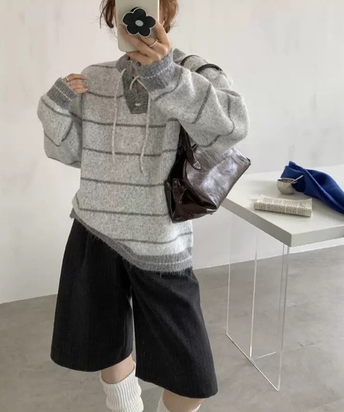 LYEON(リヨン)の「レースアップボーダールーズニット/オーバーサイズニット(ニット/セーター・レディース・グレー/ライトグレー/ブラウン/ネイビー・FREE)」の2枚目の写真