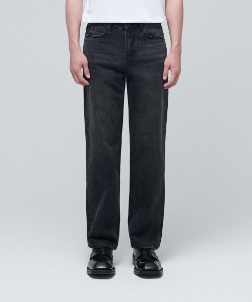 MUSINSA STANDARD（ムシンサスタンダード）の「CALIKストレートデニムパンツ[ウォッシュドブラック]（デニムパンツ・メンズ・その他・27/28/29/34/32/30/31/33/26/40/38/42/36）」の2枚目の写真
