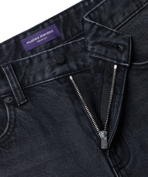 MUSINSA STANDARD（ムシンサスタンダード）の「CALIKストレートデニムパンツ[ウォッシュドブラック]（デニムパンツ・メンズ・その他・27/28/29/34/32/30/31/33/26/40/38/42/36）」の4枚目の写真
