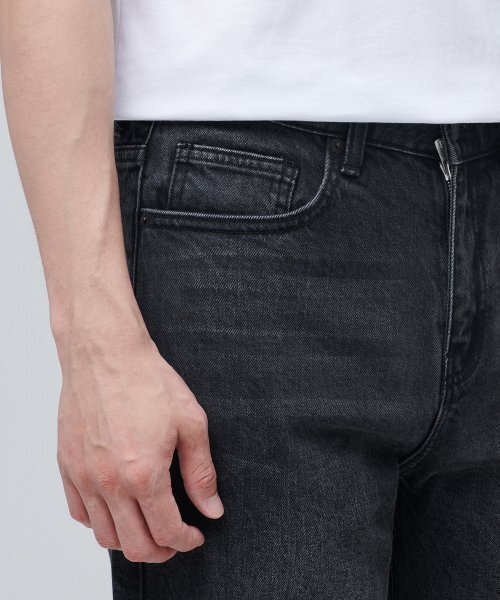 MUSINSA STANDARD（ムシンサスタンダード）の「CALIKストレートデニムパンツ[ウォッシュドブラック]（デニムパンツ・メンズ・その他・27/28/29/34/32/30/31/33/26/40/38/42/36）」の5枚目の写真