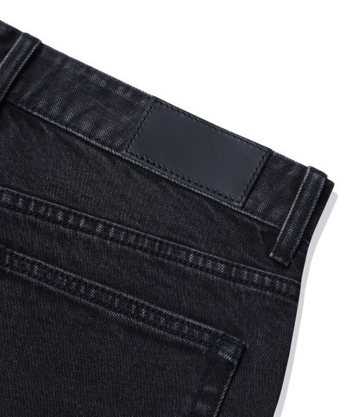 MUSINSA STANDARD（ムシンサスタンダード）の「CALIKストレートデニムパンツ[ウォッシュドブラック]（デニムパンツ・メンズ・その他・27/28/29/34/32/30/31/33/26/40/38/42/36）」の6枚目の写真