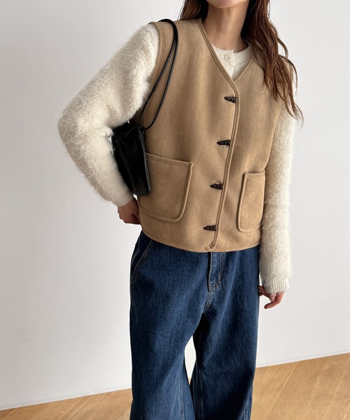 CANAL JEAN（キャナルジーン）の「El mar　フェイクムートンベスト（ベスト・レディース・ベージュ/ブラウン・ONE SIZE）」の2枚目の写真
