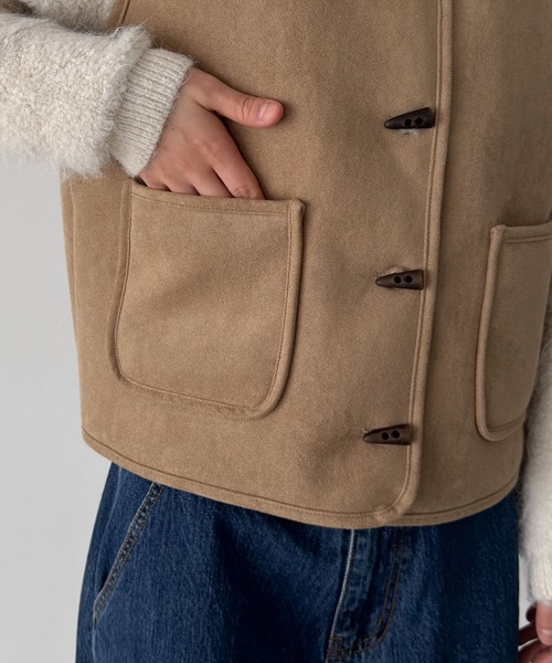 CANAL JEAN（キャナルジーン）の「El mar　フェイクムートンベスト（ベスト・レディース・ベージュ/ブラウン・ONE SIZE）」の13枚目の写真