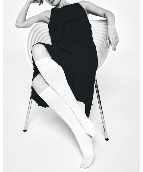 UNQUITTE(アンキュイット)の「【UNQUITTE】elitude socks white アンキュイット 着圧ソックス(ソックス/靴下・レディース・ホワイト/チャコール/ブラック・22-24cm/22-28cm)」の1枚目の写真