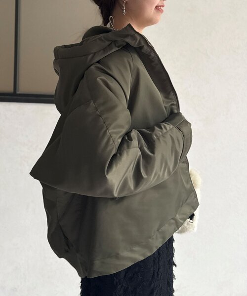 Chez toi(シェトワ)の「ナイロン中綿フードMA-1ジャケット(ブルゾン・レディース・カーキ/ブラック・FREE)」の18枚目の写真