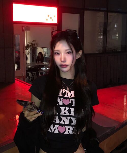 YOUHEE(ユヒ)の「NOT A KID GRAPHIC T-SHIRT BLACK(Tシャツ/カットソー・レディース・その他・FREE)」の14枚目の写真