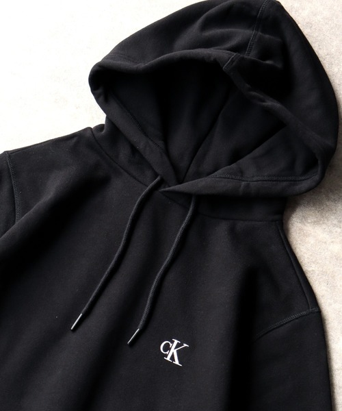 Calvin Klein Jeans(カルヴァンクラインジーンズ)の「【Calvin Klein JEANS/カルバンクライン ジーンズ】ESSENTIAL REGULAR Fleece Hoodie/ワンポイント刺繍ロゴ プルオーバーパーカー 裏起毛(パーカー・メンズ・ブラック/ホワイト・XXL/S/M/L/XL)」の6枚目の写真