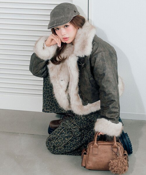 OLIVE des OLIVE（オリーブデオリーブ）の「ファームートンジャケット（ムートンコート・レディース・ダークブラウン/アイボリー・FREE）」の19枚目の写真