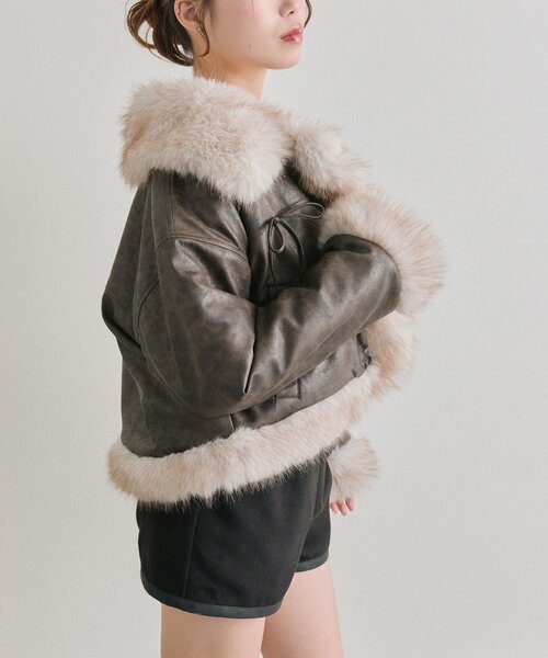 OLIVE des OLIVE（オリーブデオリーブ）の「ファームートンジャケット（ムートンコート・レディース・ダークブラウン/アイボリー・FREE）」の14枚目の写真