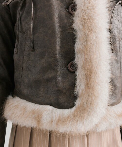 OLIVE des OLIVE（オリーブデオリーブ）の「ファームートンジャケット（ムートンコート・レディース・ダークブラウン/アイボリー・FREE）」の11枚目の写真