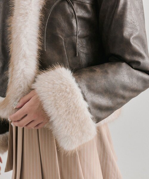 OLIVE des OLIVE（オリーブデオリーブ）の「ファームートンジャケット（ムートンコート・レディース・ダークブラウン/アイボリー・FREE）」の12枚目の写真