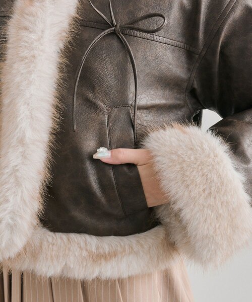 OLIVE des OLIVE（オリーブデオリーブ）の「ファームートンジャケット（ムートンコート・レディース・ダークブラウン/アイボリー・FREE）」の5枚目の写真