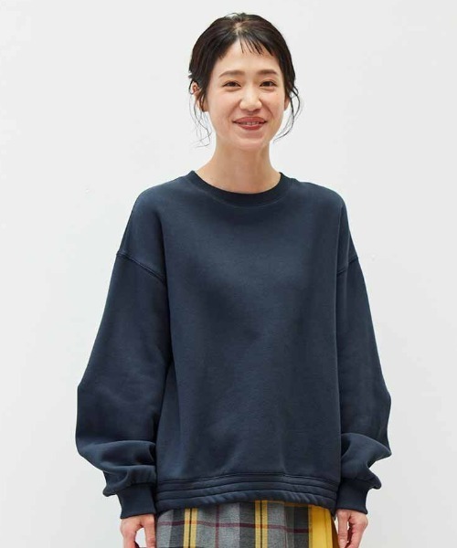 Live in comfort（リブインコンフォート）の「リブ　イン　コンフォート　ラフに着るだけでこなれ見えする　大人専用すそドロストトレーナー（スウェット・レディース・チャコールグレー/ブルー/オートミール/ピンク/グリーン・3L/LL/L/M/S/4L）」の2枚目の写真