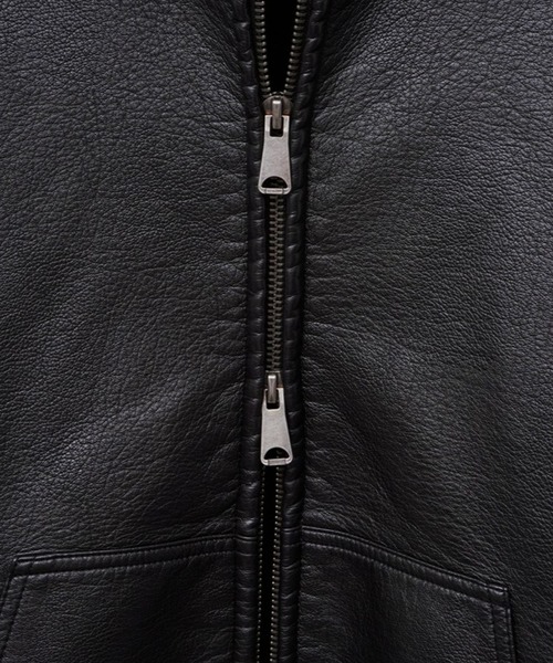 V2（ブイツー）の「V2／8224レザームートンジャケット（ブルゾン・メンズ・ブラック・MEDIUM/LARGE）」の14枚目の写真