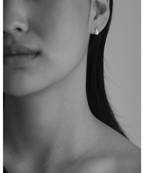 ANOTHERLAYER（アナザーレイヤー）の「Mini Egg Earring - Gold (silver925)（ピアス（両耳用）・レディース・その他・FREE）」の3枚目の写真