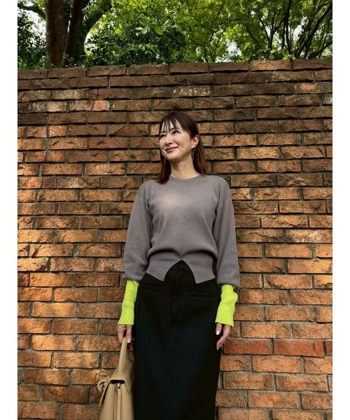 Day and Grade(デイアンドグレイド)の「【前田ゆかセレクト】バイカラーフロントスリットプルオーバー / ストレッチ・ニット(ニット/セーター・レディース・グレー系その他・FREE)」の2枚目の写真
