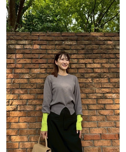 Day and Grade(デイアンドグレイド)の「【前田ゆかセレクト】バイカラーフロントスリットプルオーバー / ストレッチ・ニット(ニット/セーター・レディース・グレー系その他・FREE)」の3枚目の写真