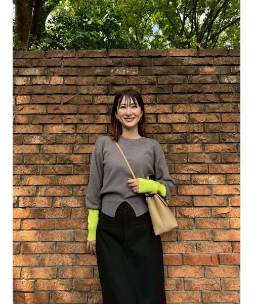 Day and Grade(デイアンドグレイド)の「【前田ゆかセレクト】バイカラーフロントスリットプルオーバー / ストレッチ・ニット(ニット/セーター・レディース・グレー系その他・FREE)」の4枚目の写真