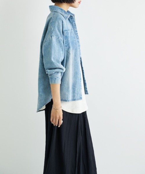 A.D.C.L.（エーディーシーエル）の「ダブルポケット オーバーサイズ デニムシャツ（シャツ/ブラウス・レディース・ブルー/サックスブルー・L/M）」の6枚目の写真
