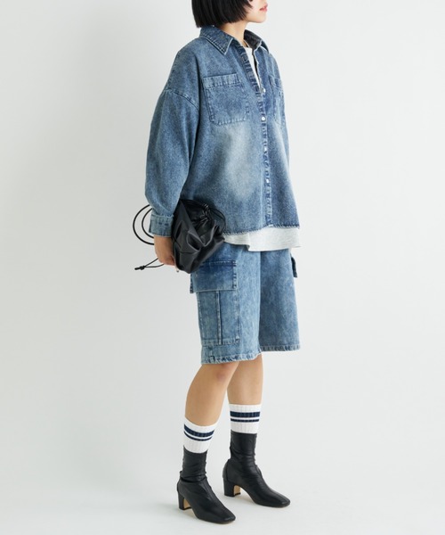 A.D.C.L.（エーディーシーエル）の「ダブルポケット オーバーサイズ デニムシャツ（シャツ/ブラウス・レディース・ブルー/サックスブルー・L/M）」の9枚目の写真