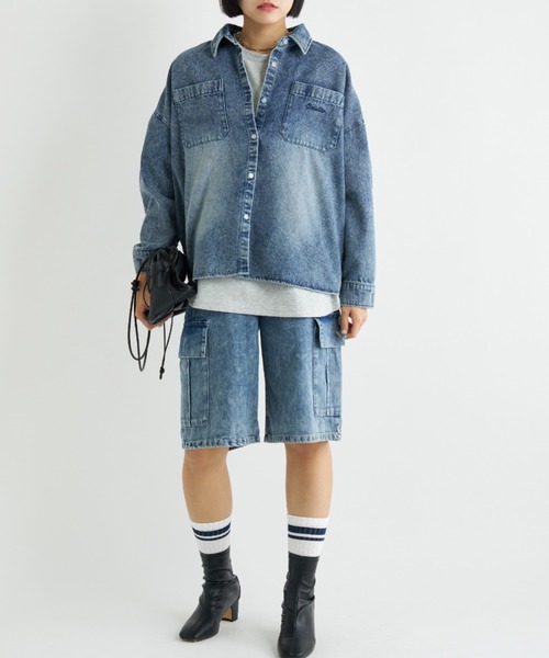 A.D.C.L.（エーディーシーエル）の「ダブルポケット オーバーサイズ デニムシャツ（シャツ/ブラウス・レディース・ブルー/サックスブルー・L/M）」の12枚目の写真