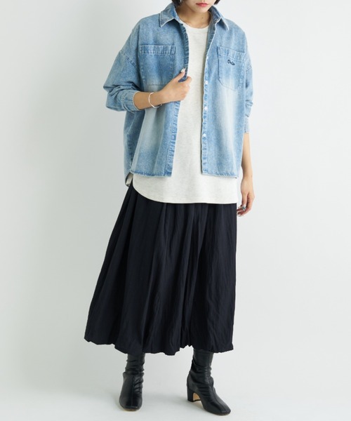 A.D.C.L.（エーディーシーエル）の「ダブルポケット オーバーサイズ デニムシャツ（シャツ/ブラウス・レディース・ブルー/サックスブルー・L/M）」の14枚目の写真