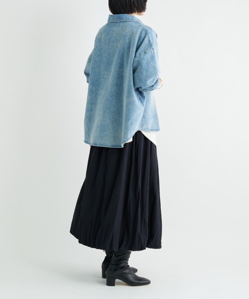 A.D.C.L.（エーディーシーエル）の「ダブルポケット オーバーサイズ デニムシャツ（シャツ/ブラウス・レディース・ブルー/サックスブルー・L/M）」の16枚目の写真