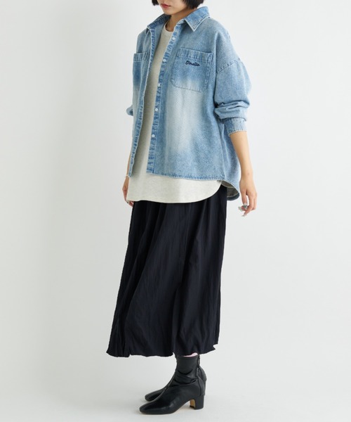 A.D.C.L.（エーディーシーエル）の「ダブルポケット オーバーサイズ デニムシャツ（シャツ/ブラウス・レディース・ブルー/サックスブルー・L/M）」の19枚目の写真