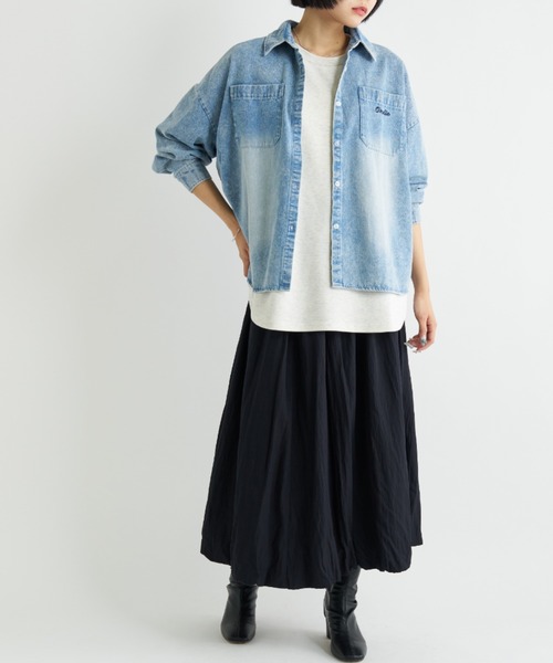 A.D.C.L.（エーディーシーエル）の「ダブルポケット オーバーサイズ デニムシャツ（シャツ/ブラウス・レディース・ブルー/サックスブルー・L/M）」の20枚目の写真