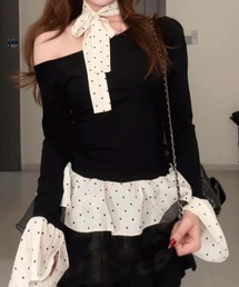 【新品】ELLIE オフショルダートップス　ブラック 新品]ELLIE オフショルダー ブラック トップス ellie オフショルダー