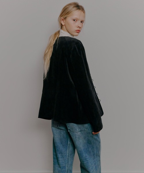 LE CIEL BLEU(ルシェルブルー)の「ベルベットシャツジャケットw/パールボタン / Velvet Shirt Jacket w/Pearl Button(シャツ/ブラウス・レディース・ブラック・38/36)」の2枚目の写真