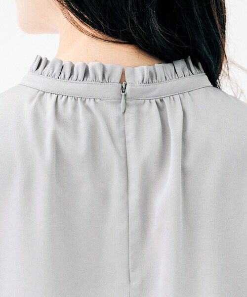 UNTITLED（アンタイトル）の「【セレモニー/定番人気】ハイネックフリル ブラウス（シャツ/ブラウス・レディース・ネイビー/ライトグレー/オフホワイト・00/01/02/03/04/44/46/48/50）」の22枚目の写真