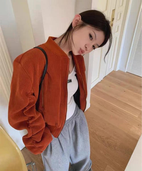AsheKsha(アシクシャ)の「レトロでゆるやかなシルエットの万能コート(MA-1・レディース・ブラック/オレンジ・M)」の7枚目の写真