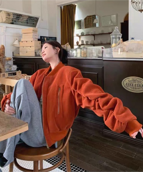 AsheKsha(アシクシャ)の「レトロでゆるやかなシルエットの万能コート(MA-1・レディース・ブラック/オレンジ・M)」の11枚目の写真