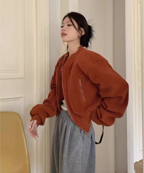 AsheKsha(アシクシャ)の「レトロでゆるやかなシルエットの万能コート(MA-1・レディース・ブラック/オレンジ・M)」の14枚目の写真