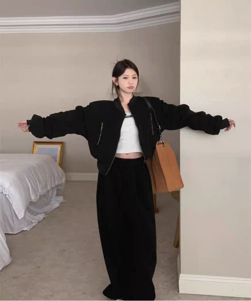 AsheKsha(アシクシャ)の「レトロでゆるやかなシルエットの万能コート(MA-1・レディース・ブラック/オレンジ・M)」の3枚目の写真