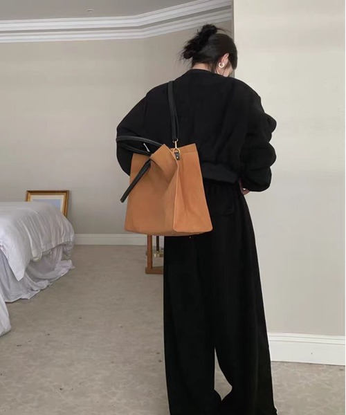 AsheKsha(アシクシャ)の「レトロでゆるやかなシルエットの万能コート(MA-1・レディース・ブラック/オレンジ・M)」の6枚目の写真