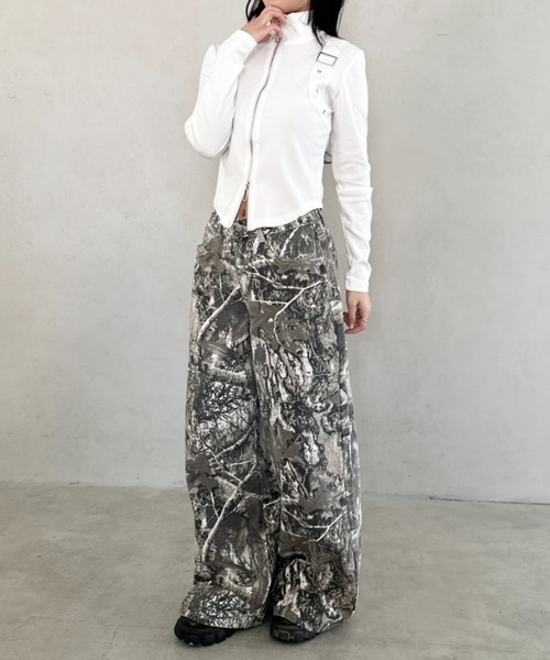 Bamm(バム)の「ダブルジップハーフネッククロップドトップス(Tシャツ/カットソー・レディース・ブラック/カモフラージュ/ホワイト・FREE)」の11枚目の写真