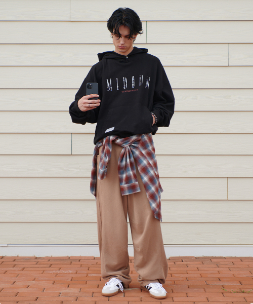 MIDSUN(ミッドサン)の「Crack Logo Hoodie-Black(パーカー・レディース・ブラック・M/L)」の2枚目の写真