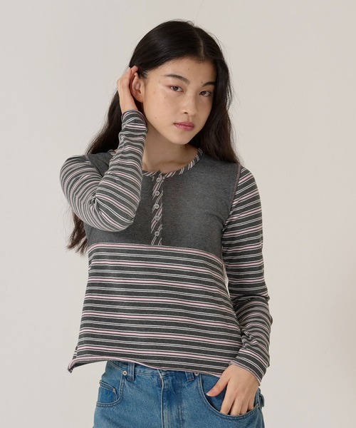 TINA:JOJUN(ティーナジョジュン)の「ペプラム ボーダー ドッキング カットソー TINA:JOJUN(Tシャツ/カットソー・レディース・グレー/バーガンディー・M)」の1枚目の写真