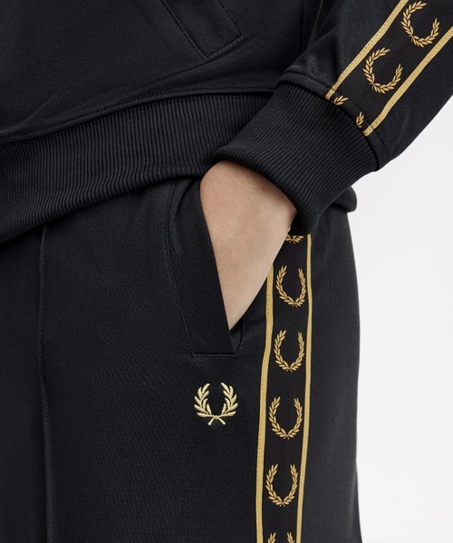 FRED PERRY（フレッドペリー）の「Taped Track Pants／テープトラックパンツ（その他パンツ・レディース・ブラック・8/10）」の2枚目の写真