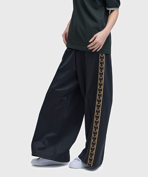 FRED PERRY（フレッドペリー）の「Taped Track Pants／テープトラックパンツ（その他パンツ・レディース・ブラック・8/10）」の11枚目の写真
