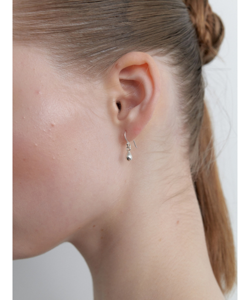 LOVE ME MONSTER（ラブミーモンスター）の「[Silver] Tini Drops Earrings (L251MER050)（ピアス（両耳用）・レディース・シルバー・FREE）」の3枚目の写真