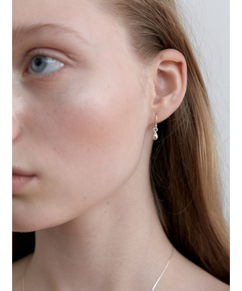 LOVE ME MONSTER（ラブミーモンスター）の「[Silver] Tini Drops Earrings (L251MER050)（ピアス（両耳用）・レディース・シルバー・FREE）」の4枚目の写真