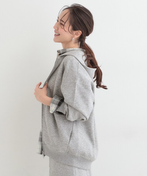 SHOO・LA・RUE（シューラルー）の「【セットアップ可/S-LL/なめらかタッチ】ZIPパーカ（パーカー・レディース・アイボリー/ブラウン系その他/グレー・01/02/03/04）」の13枚目の写真