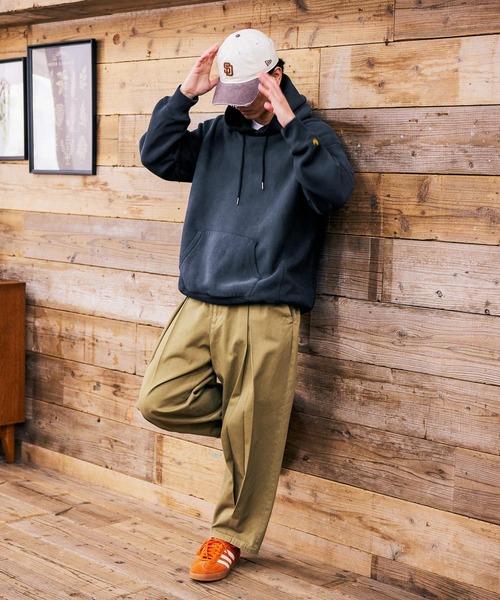 BAYFLOW（ベイフロー）の「HUG FITスウェットフーディー（パーカー・メンズ・チャコール/ピンク・MEDIUM/LARGE）」の3枚目の写真