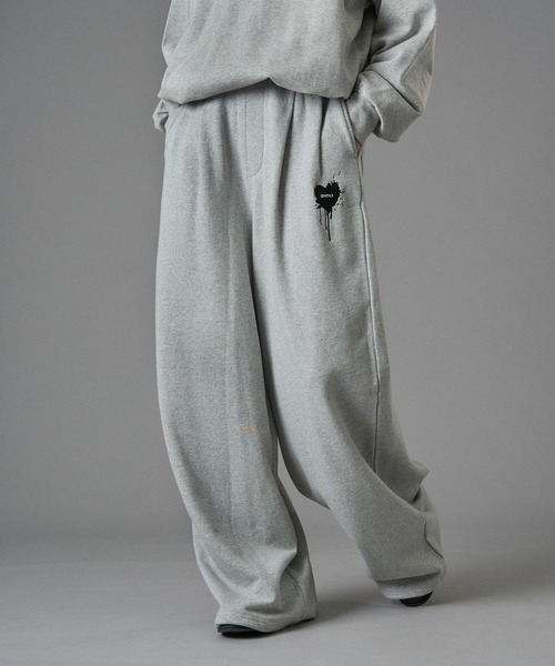 ONCILY(オンシェリー)の「HEART LOGO WIDE SWEATPANTS / ハートロゴワイドスウェットパンツ(スウェットパンツ・メンズ・ブラック系その他/杢グレー/ブラック/ブラウン/ネイビー・X-SMALL/SMALL/MEDIUM/LARGE)」の19枚目の写真