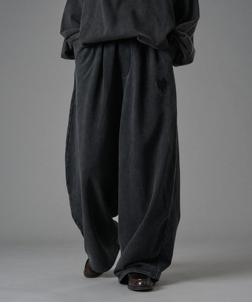 ONCILY(オンシェリー)の「HEART LOGO WIDE SWEATPANTS / ハートロゴワイドスウェットパンツ(スウェットパンツ・メンズ・ブラック系その他/杢グレー/ブラック/ブラウン/ネイビー・X-SMALL/SMALL/MEDIUM/LARGE)」の6枚目の写真
