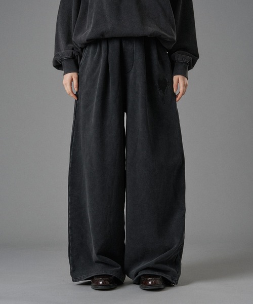 ONCILY(オンシェリー)の「HEART LOGO WIDE SWEATPANTS / ハートロゴワイドスウェットパンツ(スウェットパンツ・メンズ・ブラック系その他/杢グレー/ブラック/ブラウン/ネイビー・X-SMALL/SMALL/MEDIUM/LARGE)」の8枚目の写真
